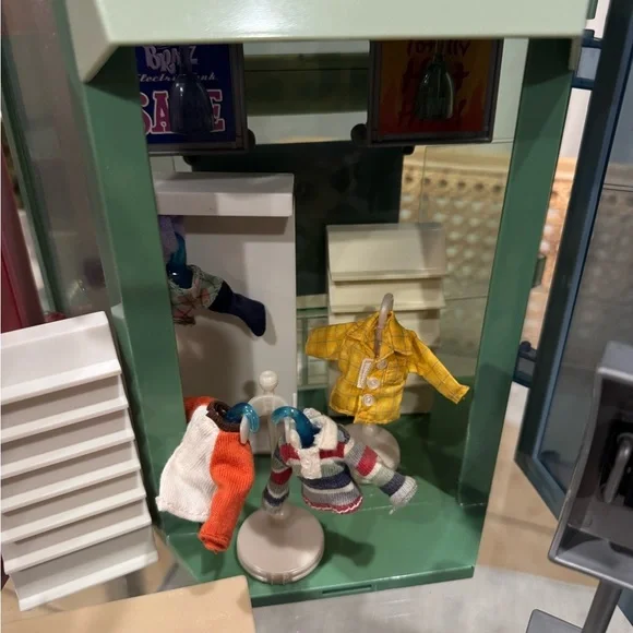 Vintage Y2K MGA Bratz Mall Doll‎ Playset with Accessories